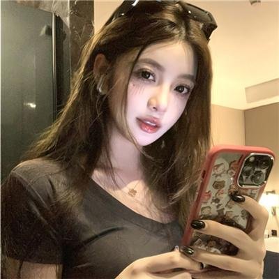 蒙面纱的男子